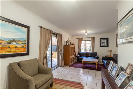 Townhouse sold in Loevenstein, Bellville - M125694