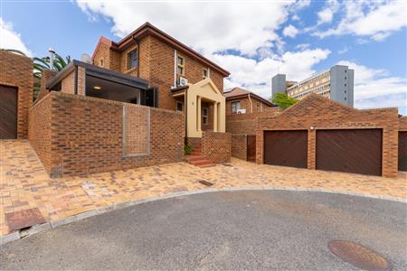 Townhouse sold in Loevenstein, Bellville - M125694