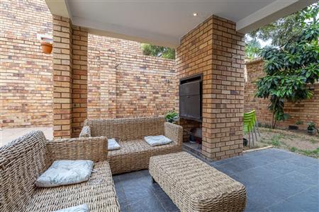 False - Townhouse For Sale in Fourways, Sandton, Gauteng - M125716