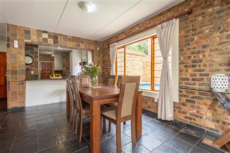 False - Townhouse For Sale in Fourways, Sandton, Gauteng - M125716