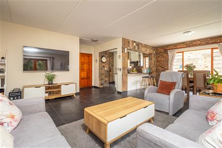 False - Townhouse For Sale in Fourways, Sandton, Gauteng - M125716