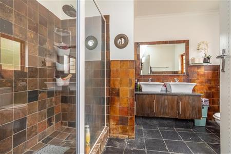 False - Townhouse For Sale in Fourways, Sandton, Gauteng - M125716