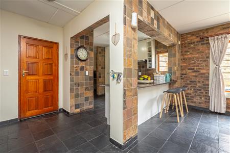 False - Townhouse For Sale in Fourways, Sandton, Gauteng - M125716