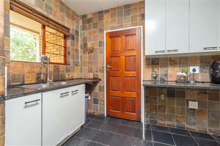 False - Townhouse For Sale in Fourways, Sandton, Gauteng - M125716