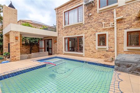 False - Townhouse For Sale in Fourways, Sandton, Gauteng - M125716