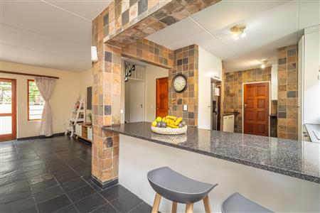 False - Townhouse For Sale in Fourways, Sandton, Gauteng - M125716