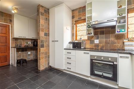 False - Townhouse For Sale in Fourways, Sandton, Gauteng - M125716