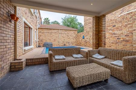 False - Townhouse For Sale in Fourways, Sandton, Gauteng - M125716