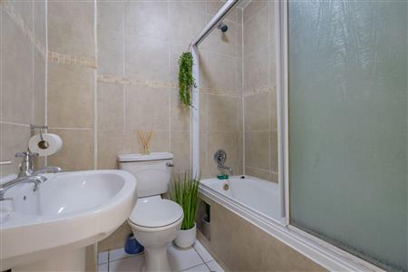 False - Apartment For Sale in Sandown, Sandton, Gauteng - M117916