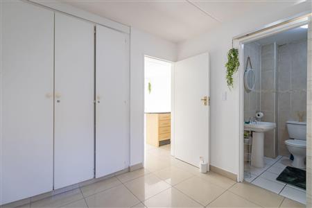 False - Apartment For Sale in Sandown, Sandton, Gauteng - M117916