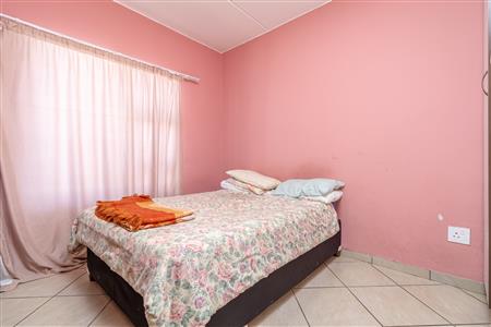 False - Apartment For Sale in Witpoortjie, Roodepoort, Gauteng - M125743