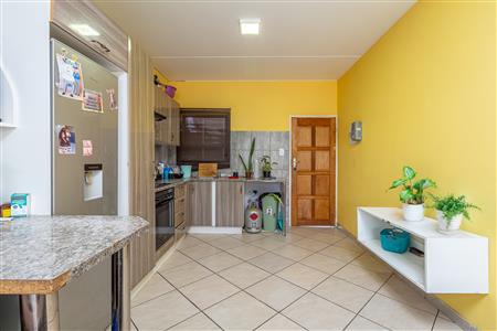 False - Apartment For Sale in Witpoortjie, Roodepoort, Gauteng - M125743