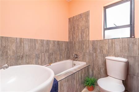 False - Apartment For Sale in Witpoortjie, Roodepoort, Gauteng - M125743