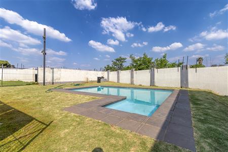 False - Apartment For Sale in Witpoortjie, Roodepoort, Gauteng - M125743