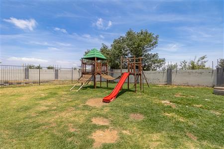 False - Apartment For Sale in Witpoortjie, Roodepoort, Gauteng - M125743