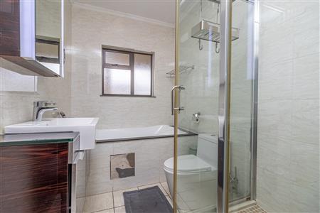 False - Apartment To Rent in Fourways, Sandton, Gauteng - M125742