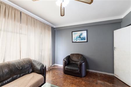 False - Apartment For Sale in Maitland, Cape Town, Western Cape - M125737