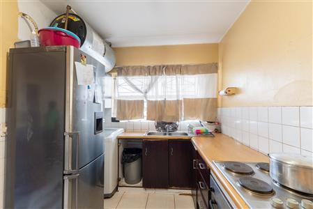 False - Apartment For Sale in Maitland, Cape Town, Western Cape - M125737