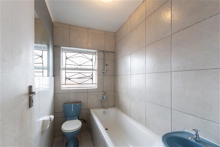 False - Apartment For Sale in Maitland, Cape Town, Western Cape - M125737