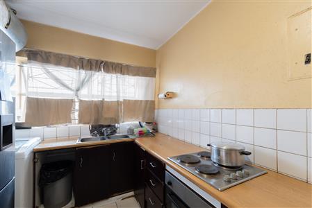 False - Apartment For Sale in Maitland, Cape Town, Western Cape - M125737