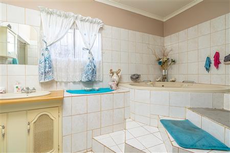 False - House sold in Rooihuiskraal, Centurion - M125751