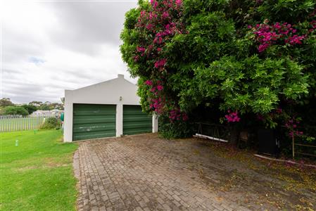 False - House For Sale in Bredasdorp, Western Cape - M125777