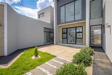 False - House withdrawn in Midstream Estate, Centurion - M125821