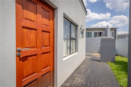 False - House withdrawn in Midstream Estate, Centurion - M125821