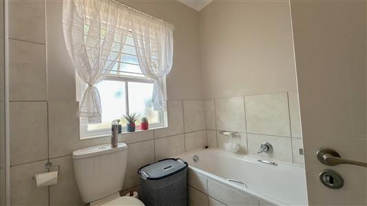 False - Apartment For Sale in Ballito Central, Ballito, KwaZulu Natal - M125833