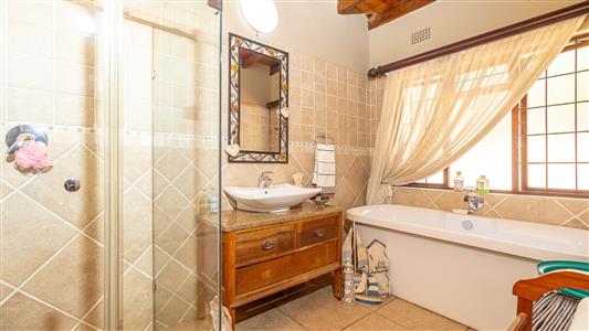 False - House For Sale in Cashan, Rustenburg, North West - M125851