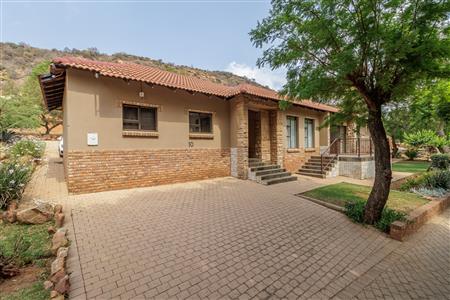 False - House For Sale in Heidelberg Central, Heidelberg, Gauteng - M125875
