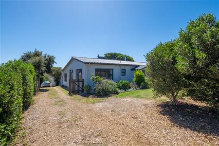 False - House For Sale in Napier, Western Cape - M123245