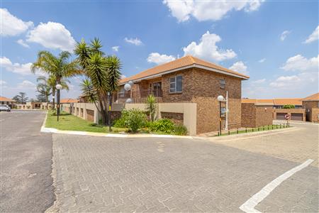 False - Townhouse For Sale in Birchleigh, Kempton Park, Gauteng - M125909