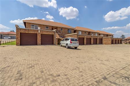 False - Townhouse For Sale in Birchleigh, Kempton Park, Gauteng - M125909