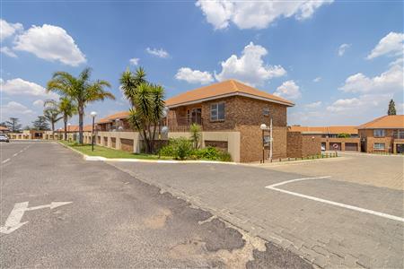 False - Townhouse For Sale in Birchleigh, Kempton Park, Gauteng - M125909