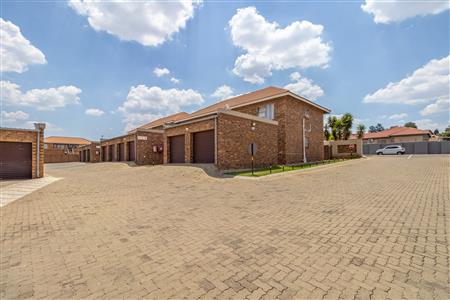 False - Townhouse For Sale in Birchleigh, Kempton Park, Gauteng - M125909