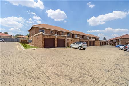 False - Townhouse For Sale in Birchleigh, Kempton Park, Gauteng - M125909