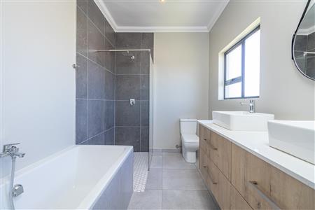 False - House For Sale in Jordaan Park, Heidelberg, Gauteng - M125924
