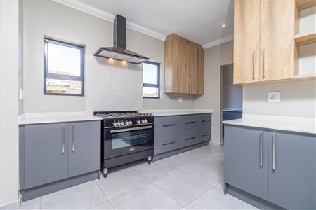 False - House For Sale in Jordaan Park, Heidelberg, Gauteng - M125924