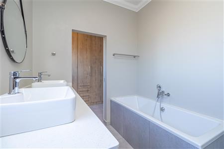 False - House For Sale in Jordaan Park, Heidelberg, Gauteng - M125924