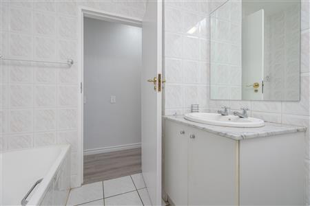 False - Apartment For Sale in Morningside, Sandton, Gauteng - M125928