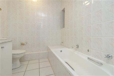 False - Apartment For Sale in Morningside, Sandton, Gauteng - M125928