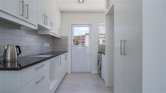 False - Apartment For Sale in Paarl North, Paarl, Western Cape - M125938