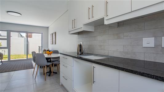 False - Apartment For Sale in Paarl North, Paarl, Western Cape - M125938