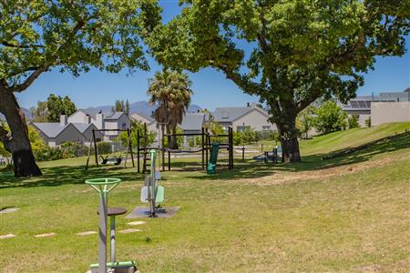 False - Apartment For Sale in Paarl North, Paarl, Western Cape - M125938