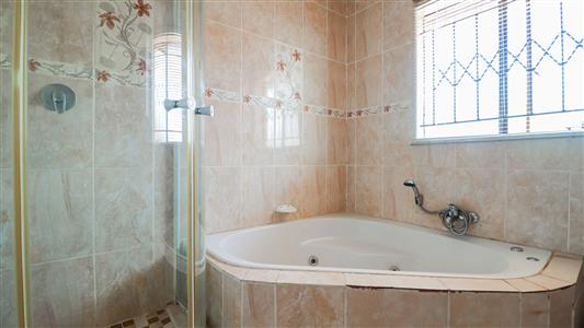 False - House For Sale in Tlhabane West, Rustenburg, North West - M125983