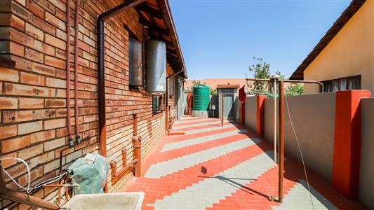 False - House For Sale in Tlhabane West, Rustenburg, North West - M125983