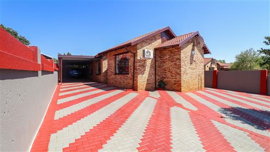 False - House For Sale in Tlhabane West, Rustenburg, North West - M125983