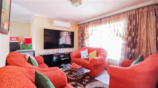 False - House For Sale in Tlhabane West, Rustenburg, North West - M125983