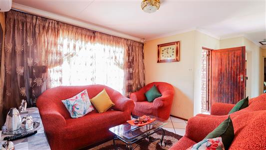 False - House For Sale in Tlhabane West, Rustenburg, North West - M125983